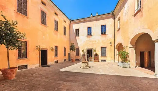 Terracotta inner courtyard with the ancient well
